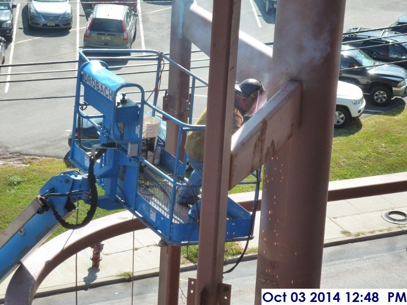 Repairing the main stell column at the Monumental Stairs Facing South (800x600)